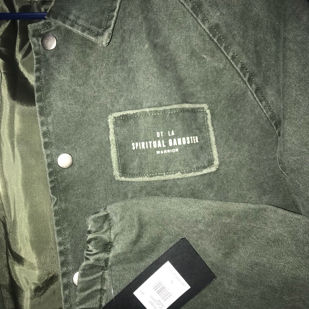 Nice spring jacket. Never worn - Picture 3 of 3